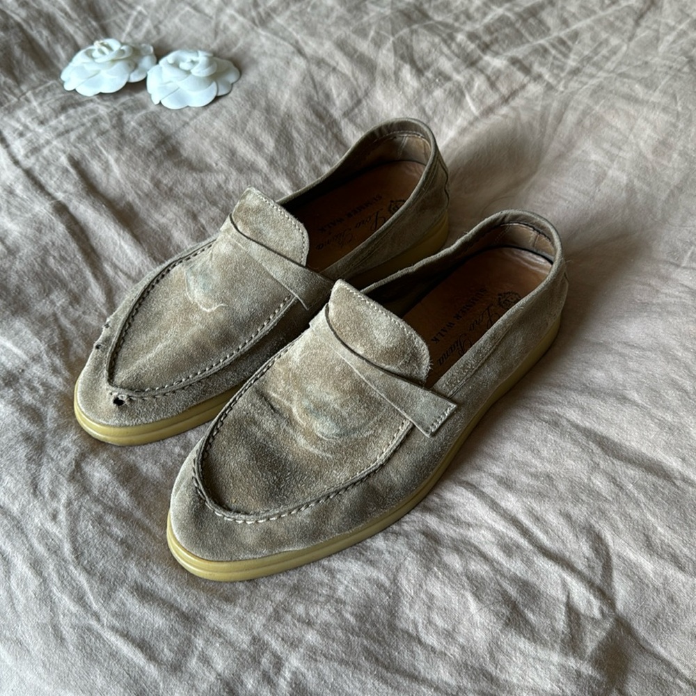 Loro Piana Summer Walk in Sandstone, 38